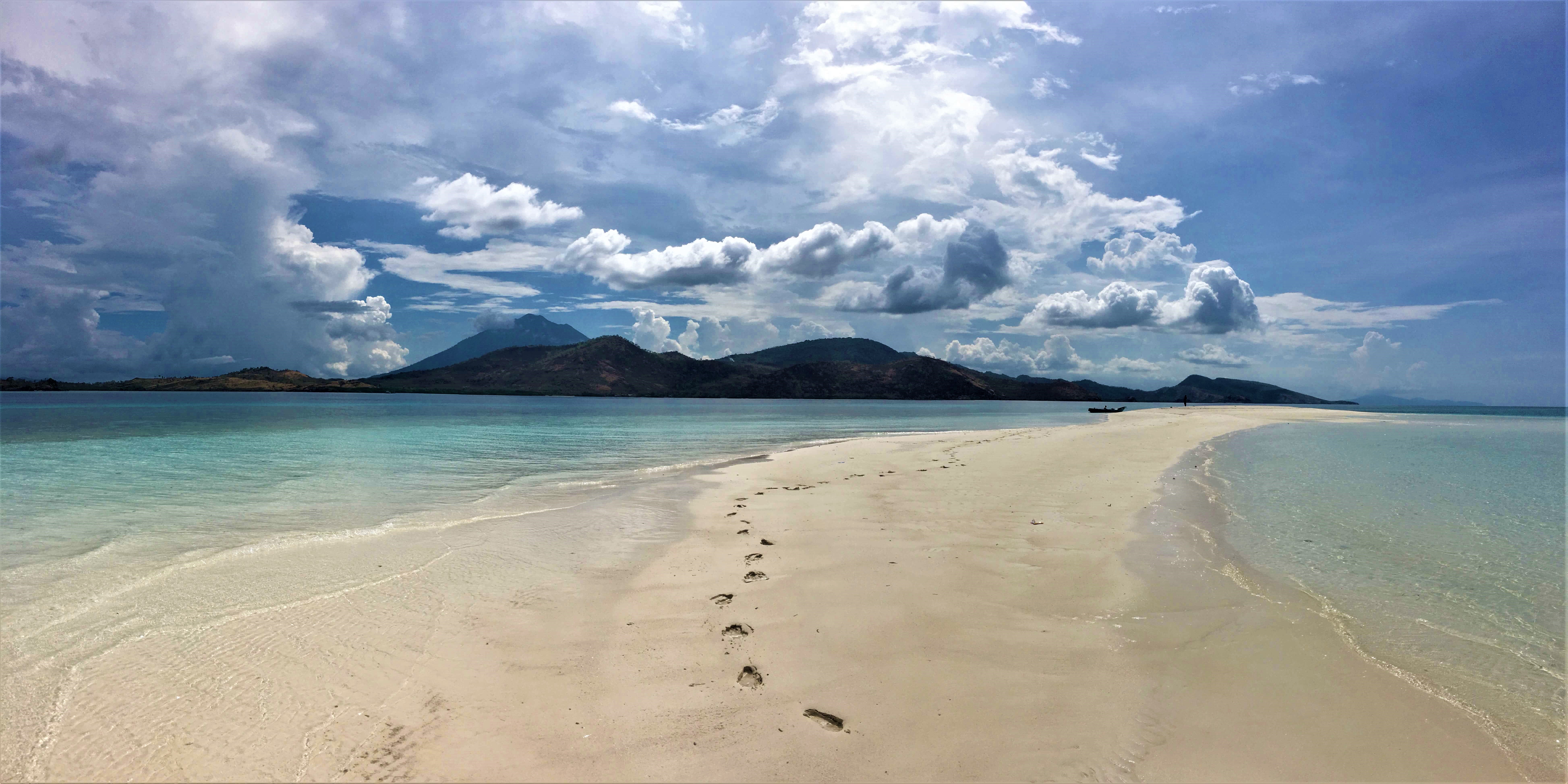 Pasir Putih Adonara, footprints